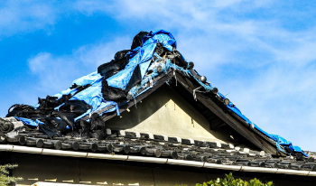 ボロボロになった屋根　塗装　写真