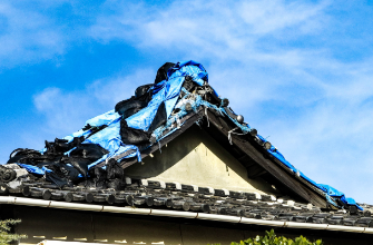 ボロボロになった屋根　塗装　写真